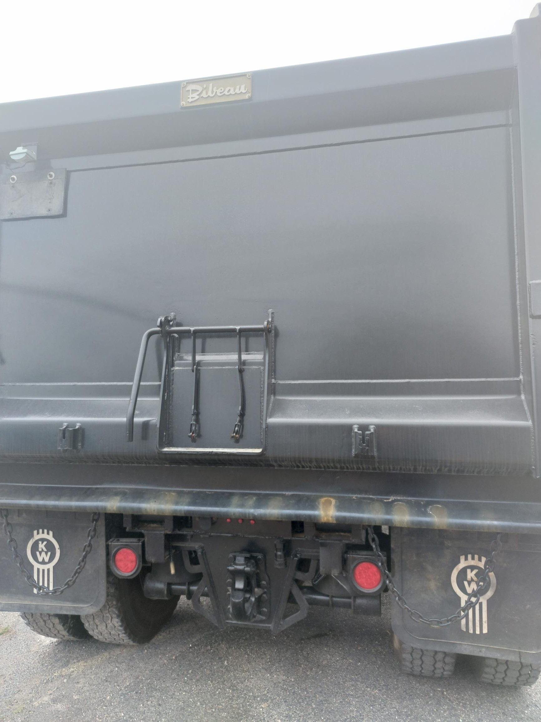 2019 Kenworth T800 Tri - Back.jpg