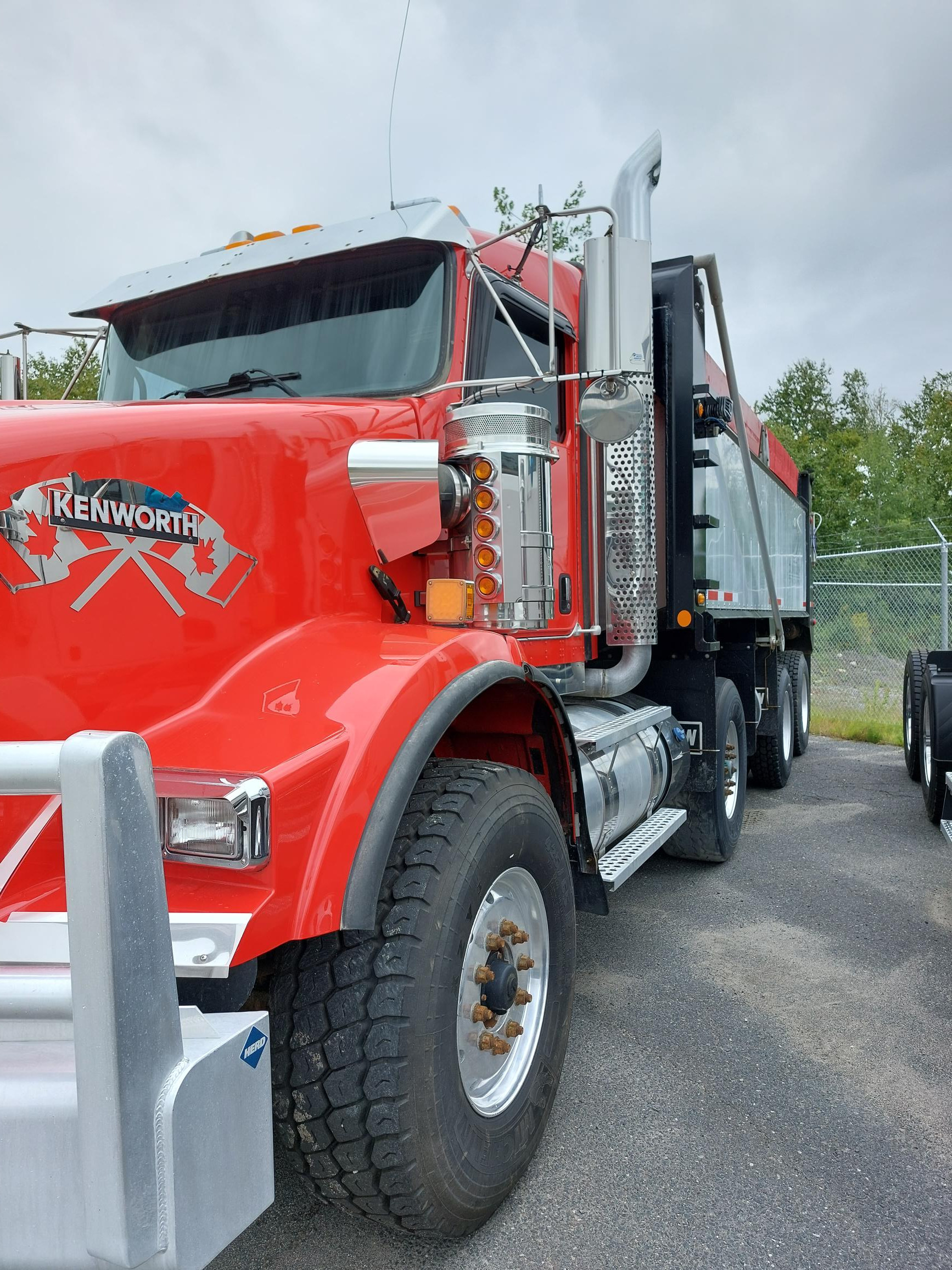2019 Kenworth T800 Tri Front-Side.jpg