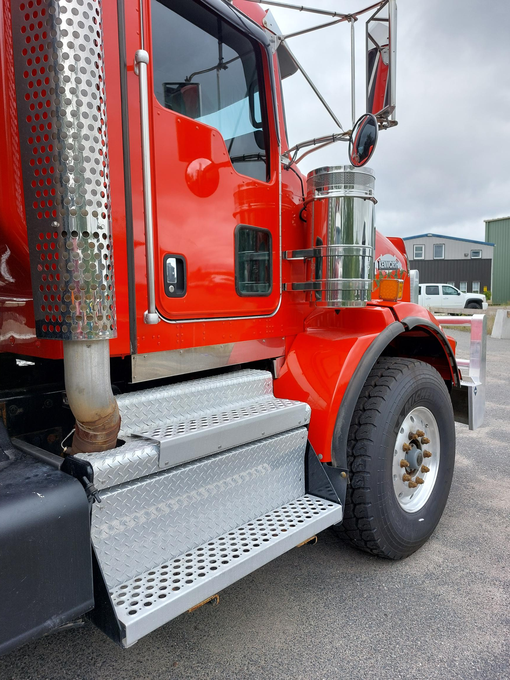 2019 Kenworth T800 Tri - Side.jpg